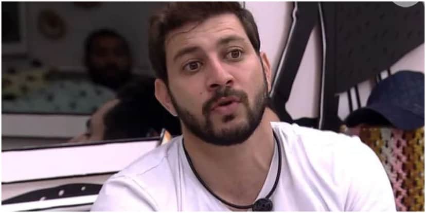 O fazendeiro do BBB21 sofre acidente durante a depilação íntima e corta parte da pele peniana O fazendeiro do BBB21 sofre acidente durante a depilação íntima e corta parte da pele peniana