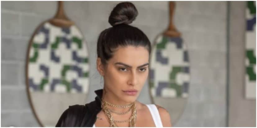 Cleo posou com biquíni cavadíssimo e elevou a temperatura do público (Foto: Reprodução) Cleo posou com biquíni cavadíssimo e elevou a temperatura do público (Foto: Reprodução)