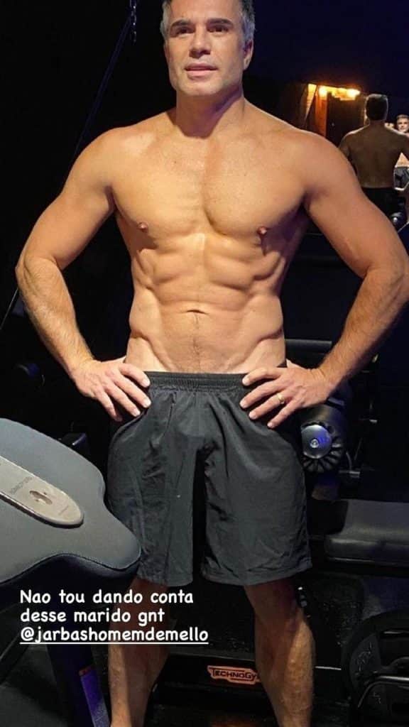 Marido de Cláudia Raia arranca roupa e escancara tanquinho (Reprodução: Instagram)