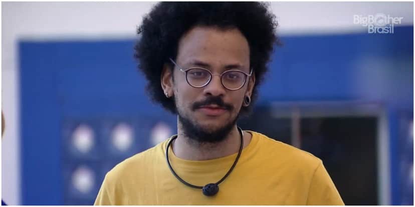 João Luiz e Juliette se diverte com a brincadeira no quarto colorido João Luiz e Juliette se diverte com a brincadeira no quarto colorido