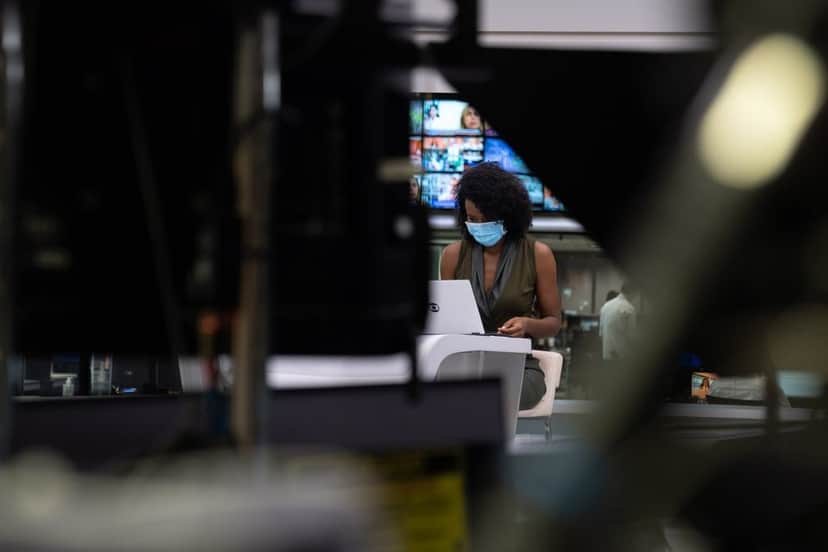 Maju no "JH", que completa 50 anos agora em abril (Foto: Maju Coutinho nos bastidores do "Jornal Hoje" (Foto: Marcelo Brandt/G1) Maju no "JH", que completa 50 anos agora em abril (Foto: Maju Coutinho nos bastidores do "Jornal Hoje" (Foto: Marcelo Brandt/G1)