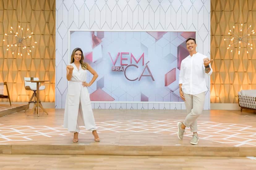 Patrícia Abravanel desfalca, não vai ao Vem Pra Cá, atração fica sem apresentador e imagem confirma: "Fora" Patrícia Abravanel desfalca, não vai ao Vem Pra Cá, atração fica sem apresentador e imagem confirma: "Fora"