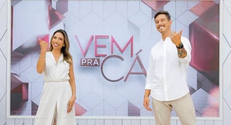 Patrícia Abravanel dá toquinho em Gabriel durante brincadeira ao vivo (Foto: Reprodução) Patrícia Abravanel dá toquinho em Gabriel durante brincadeira ao vivo (Foto: Reprodução)