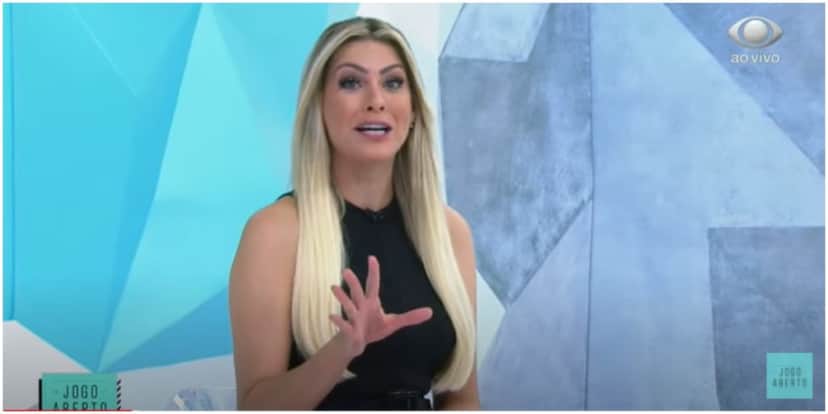 Renata Fan posou com look justinho nas redes sociais e deu o que falar (Foto: Reprodução) Renata Fan posou com look justinho nas redes sociais e deu o que falar (Foto: Reprodução)