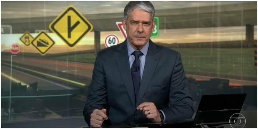 William Bonner no comando do Jornal Nacional deste sábado (10) - Foto: Reprodução William Bonner no comando do Jornal Nacional deste sábado (10) - Foto: Reprodução