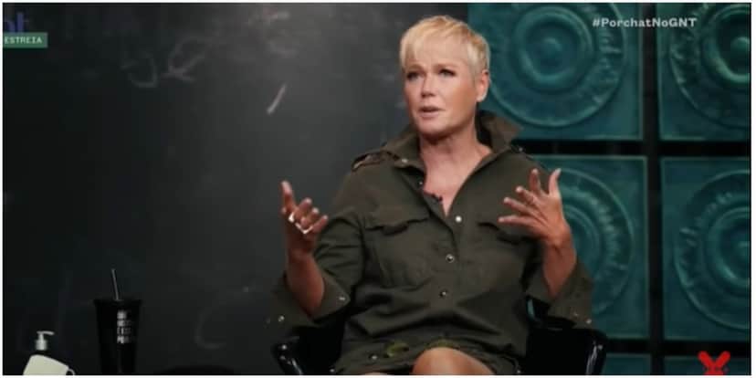 Xuxa Meneghel postou junto de turma de garotos que conheceu na rua (Foto: Reprodução) Xuxa Meneghel postou junto de turma de garotos que conheceu na rua (Foto: Reprodução)