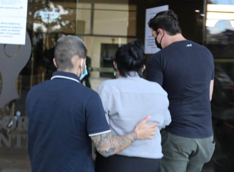 Yudi chega ao velório do pai, que faleceu após complicações da Covid-19 - (Foto: Claudio Vitor Vaz/Francisco Cepeda/AgNews) Yudi chega ao velório do pai, que faleceu após complicações da Covid-19 - (Foto: Claudio Vitor Vaz/Francisco Cepeda/AgNews)