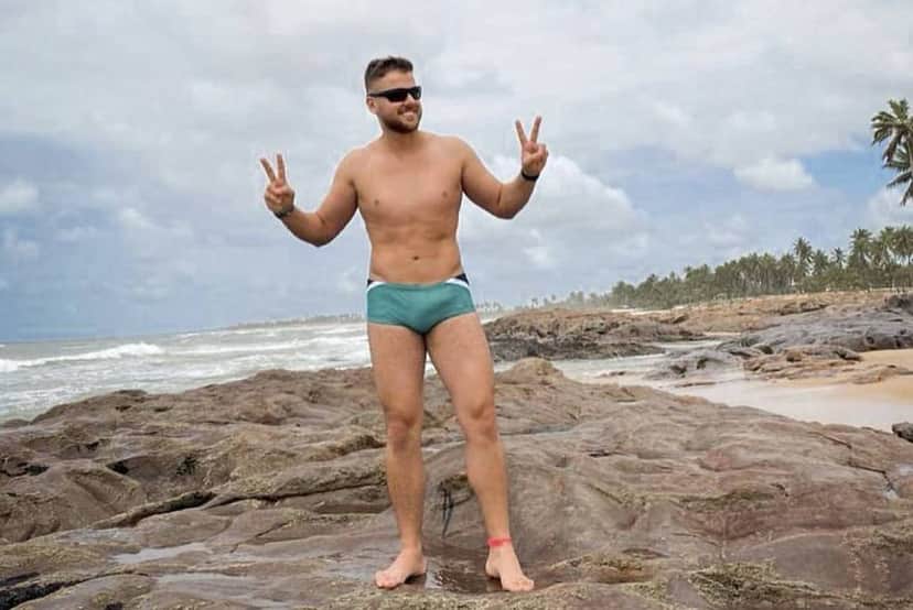 Zé Neto causa polêmica depois de "volumão" na sunga (Foto: Reprodução/Instagram) Zé Neto causa polêmica depois de "volumão" na sunga (Foto: Reprodução/Instagram)