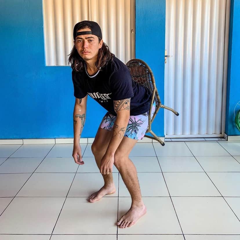 Whindersson Nunes ficou 'preso' em cadeira e veio parar em nota do TV Foco no passado (Foto: Reprodução/Instagram) Whindersson Nunes ficou 'preso' em cadeira e veio parar em nota do TV Foco no passado (Foto: Reprodução/Instagram)