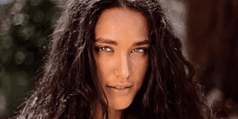 Débora Nascimento surgiu completamente nua em fotos (Imagem: Reprodução)