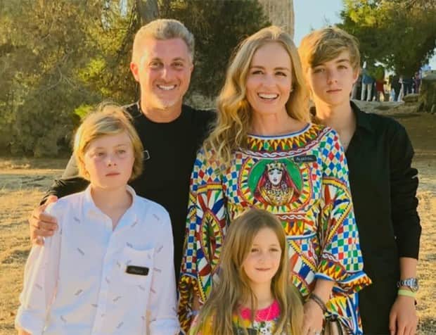 Luciano Hulk e sua família Luciano Hulk e sua família