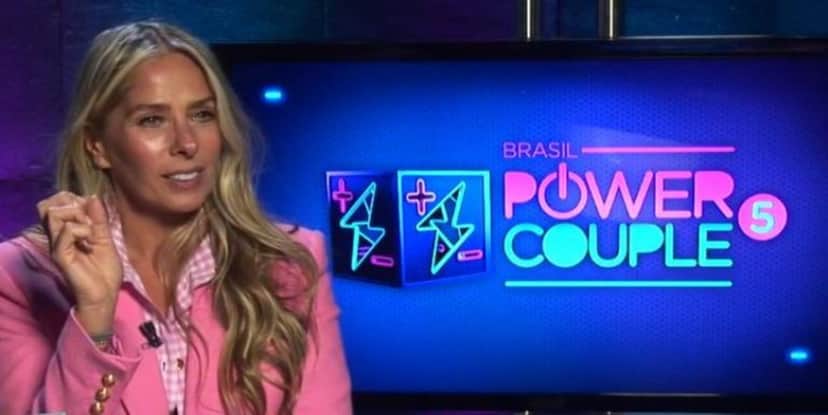 Record: Power Couple 5 vem com algumas mudanças em sua dinâmica, sob apresentação de Adriane Galisteu (Foto: Reprodução)