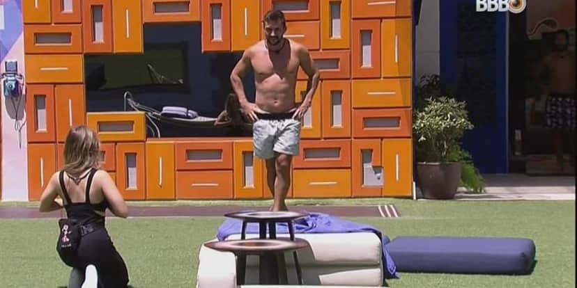Carla Diaz e Arthur decidem futuro da relação fora do BBB21 (Foto: Reprodução)