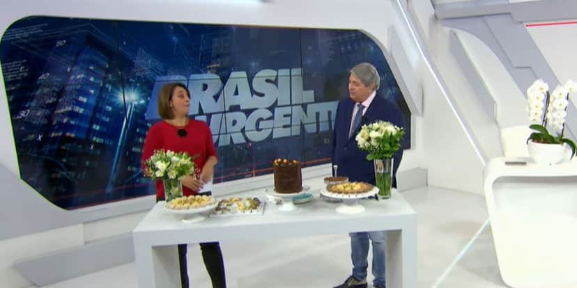 Catia Fonseca invade estúdio de Datena, lê carta devastadora e perde até a voz ao confirmar: "Após tantos anos" Catia Fonseca invade estúdio de Datena, lê carta devastadora e perde até a voz ao confirmar: "Após tantos anos"