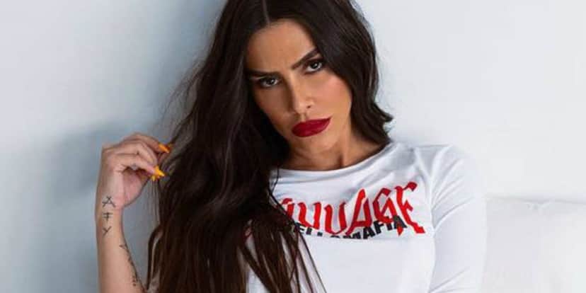 Cleo escandaliza roçando as pernas, é traída por mini vestido e parte grossa fica escancarada: "Que delícia" Cleo escandaliza roçando as pernas, é traída por mini vestido e parte grossa fica escancarada: "Que delícia"