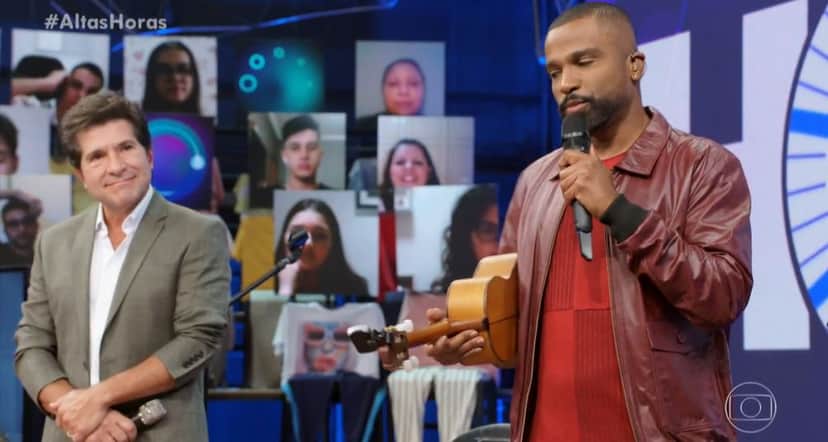 Daniel e Alexandre Pires no "Altas Horas" especial de Dia das Mães (Foto: Reprodução/TV Globo) Daniel e Alexandre Pires no "Altas Horas" especial de Dia das Mães (Foto: Reprodução/TV Globo)
