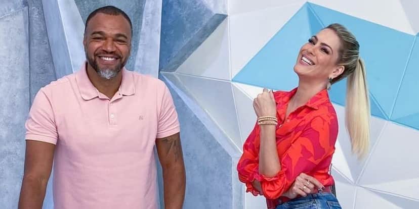 "Momento crucial", Renata Fan enfim anuncia novo comentarista do Jogo Aberto após briga com Denílson explodir "Momento crucial", Renata Fan enfim anuncia novo comentarista do Jogo Aberto após briga com Denílson explodir