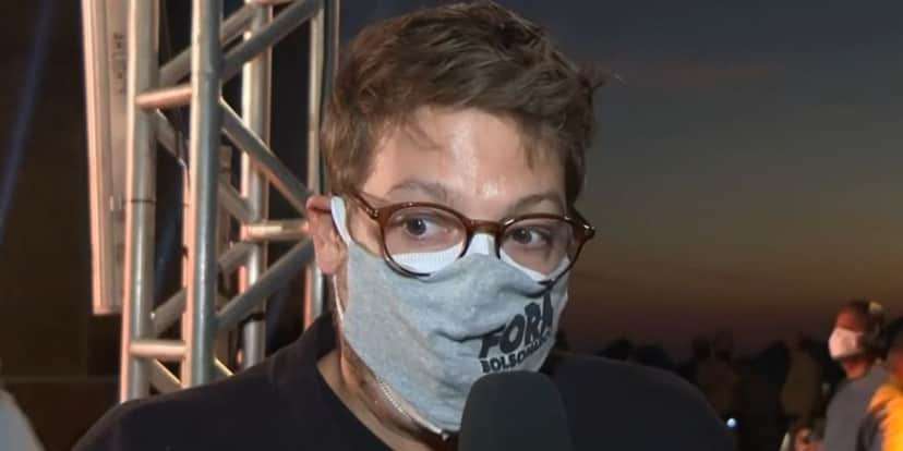 Fábio Porchat invade Jornal Nacional e manda recado ao vivo (Foto: Reprodução) Fábio Porchat invade Jornal Nacional e manda recado ao vivo (Foto: Reprodução)