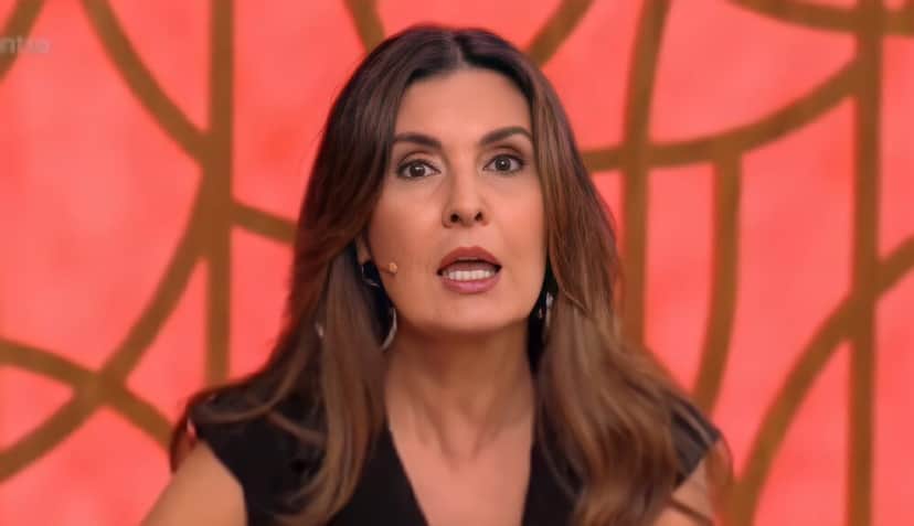 Fátima Bernardes é pega no meio do mato e dá o que falar (Foto: Reprodução/Globo) Fátima Bernardes é pega no meio do mato e dá o que falar (Foto: Reprodução/Globo)