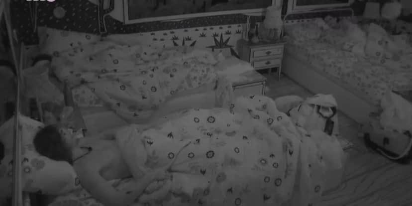 Juliette provoca Fiuk durante a madrugada no BBB21 (Foto: Reprodução) Juliette provoca Fiuk durante a madrugada no BBB21 (Foto: Reprodução)