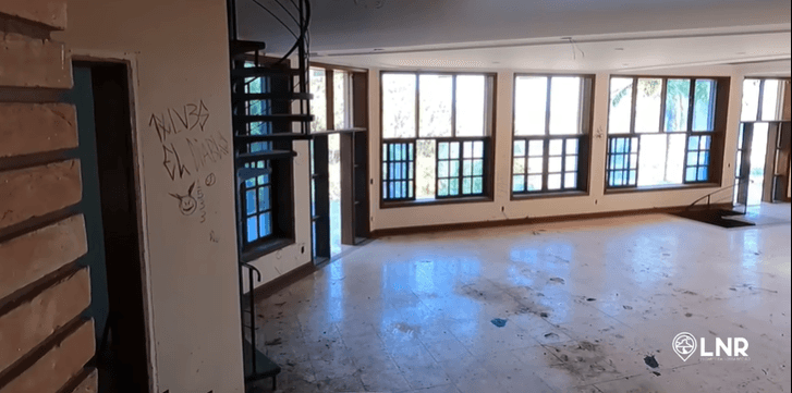 Jô Soares gostava da casa, mas quis morar em algo menor e deixou a propriedade (Foto: Canal Lugares da Nossa Região) Jô Soares gostava da casa, mas quis morar em algo menor e deixou a propriedade (Foto: Canal Lugares da Nossa Região)