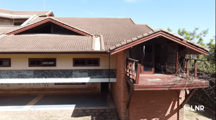 Jô Soares gostava da casa, mas quis morar em algo menor e deixou a propriedade (Foto: Canal Lugares da Nossa Região) Jô Soares gostava da casa, mas quis morar em algo menor e deixou a propriedade (Foto: Canal Lugares da Nossa Região)