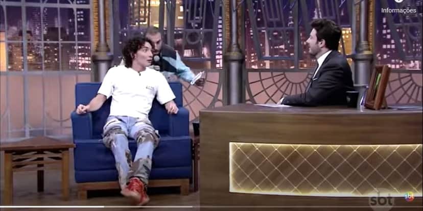 Faustão, fora da Globo, invade The Noite no SBT e mata convidado de susto: "O que está acontecendo" Faustão, fora da Globo, invade The Noite no SBT e mata convidado de susto: "O que está acontecendo"