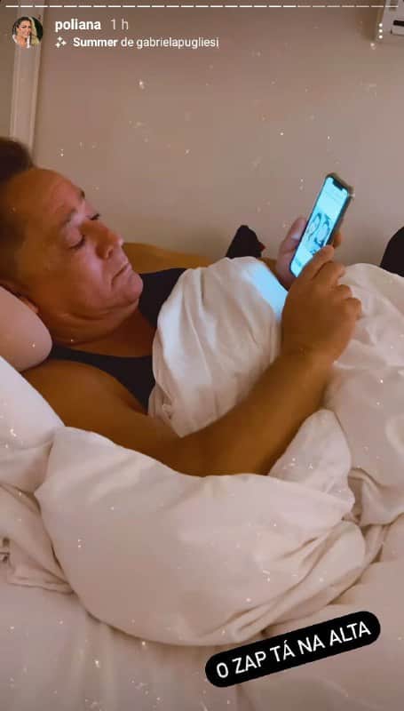 Leonardo foi flagrado enquanto assistia vídeos no celular (Foto: Reprodução) Leonardo foi flagrado enquanto assistia vídeos no celular (Foto: Reprodução)