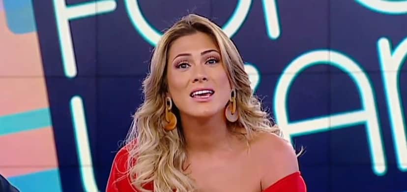 Demitida e fora do ar; veja o que aconteceu com Lívia Andrade; estado chocante chama a atenção Demitida e fora do ar; veja o que aconteceu com Lívia Andrade; estado chocante chama a atenção