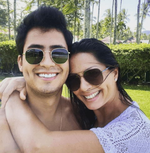 Liz Vargas, ex-namorada de Leonardo, e o filho dela com o cantor, Matheus Vargas (Foto: Reprodução) Liz Vargas, ex-namorada de Leonardo, e o filho dela com o cantor, Matheus Vargas (Foto: Reprodução)