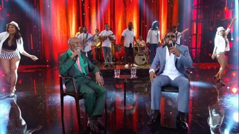 Faustão interrompe Domingão às pressas, anuncia morte na Globo e explode em luto: "Céus vão estar mais felizes" Faustão interrompe Domingão às pressas, anuncia morte na Globo e explode em luto: "Céus vão estar mais felizes"