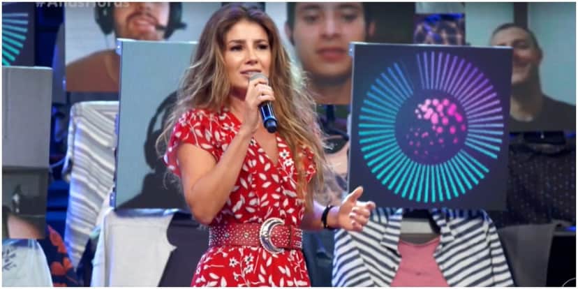 Paula Fernandes comemorou sucesso de canção (Foto: Reprodução) Paula Fernandes comemorou sucesso de canção (Foto: Reprodução)