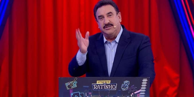 Ratinho escandaliza e quebra regras ao colocar Maju no palco e humilhar sem dó: "Não se mete" Ratinho escandaliza e quebra regras ao colocar Maju no palco e humilhar sem dó: "Não se mete"