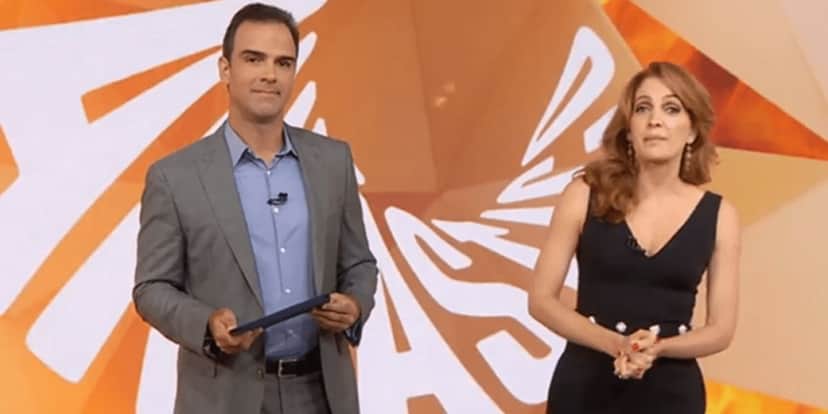 Poliana Abritta encerra às pressas, coloca a mão no peito e Tadeu Schmidt confirma saída na Globo: "Melhor" Poliana Abritta encerra às pressas, coloca a mão no peito e Tadeu Schmidt confirma saída na Globo: "Melhor"