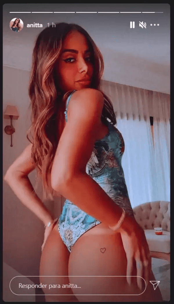 Anitta deixou vazar tatuagem íntima em seu bumbum (Foto: Reprodução) Anitta deixou vazar tatuagem íntima em seu bumbum (Foto: Reprodução)