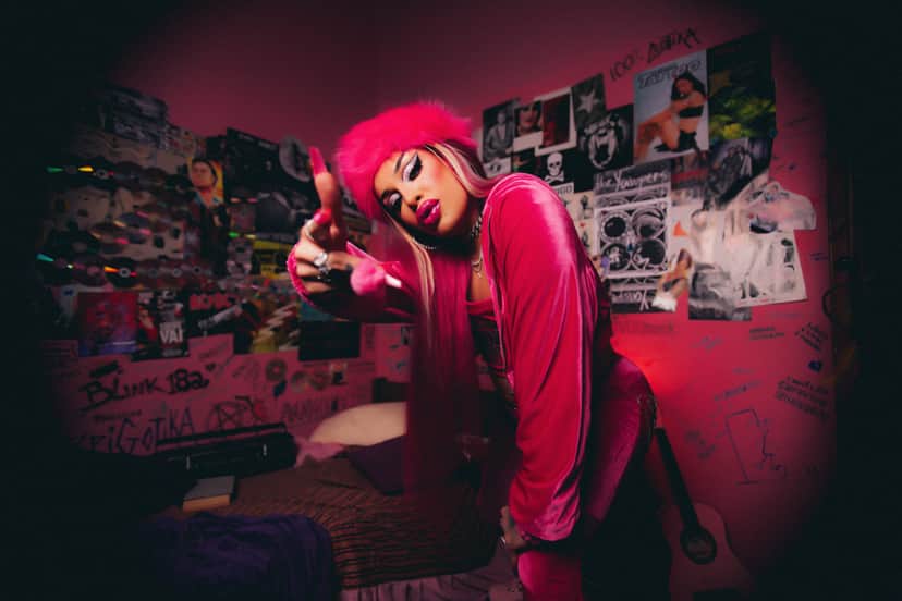 O clipe de "Bonekinha" foi dirigido por Felipe Sassi (Foto: Rodolfo Magalhães) O clipe de "Bonekinha" foi dirigido por Felipe Sassi (Foto: Rodolfo Magalhães)