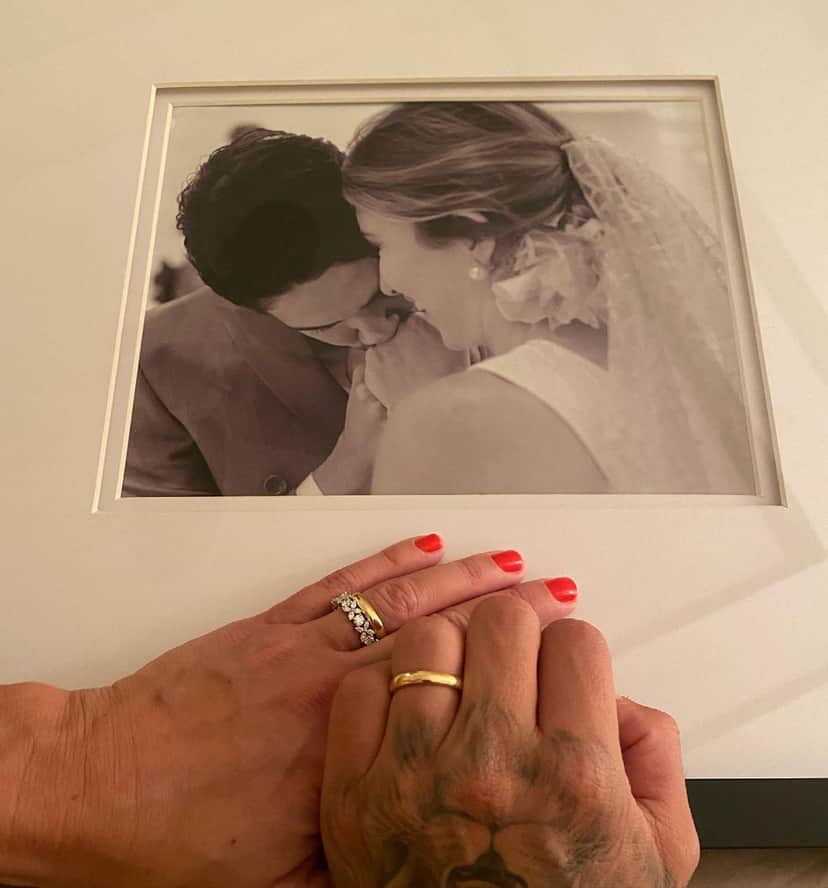 Pato celebra dois anos de casamento com Rebeca Abravanel (Reprodução) Pato celebra dois anos de casamento com Rebeca Abravanel (Reprodução)