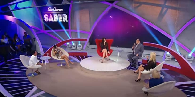 Simony desmascara Roberto Carlos durante bate-papo no programa do Raul Gil no SBT (Reprodução) Simony desmascara Roberto Carlos durante bate-papo no programa do Raul Gil no SBT (Reprodução)