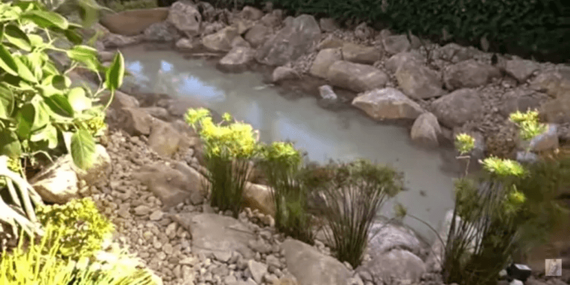 Lago construído por Ana Hickmann em sua mansão (Imagem: Reprodução) Lago construído por Ana Hickmann em sua mansão (Imagem: Reprodução)