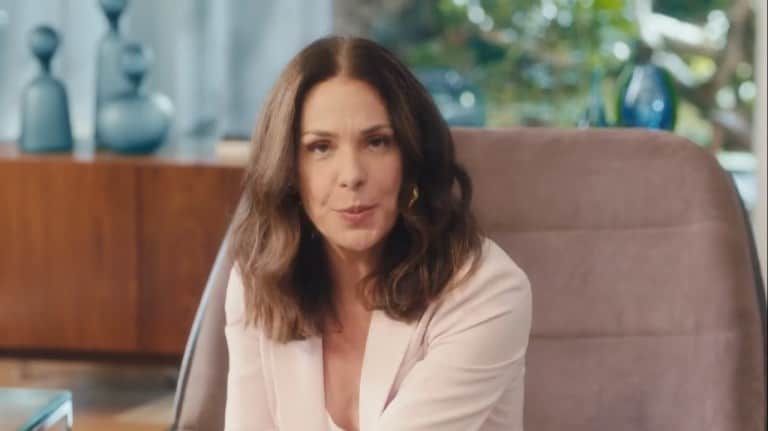 Após saída da Record, Carolina Ferraz é anunciada ao vivo na Globo por Bonner e gera choque: "Nunca esperaria" Após saída da Record, Carolina Ferraz é anunciada ao vivo na Globo por Bonner e gera choque: "Nunca esperaria"