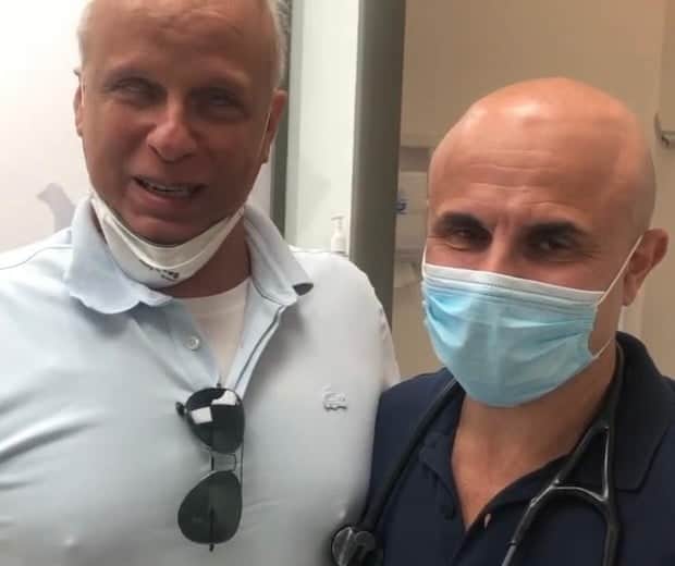 Dudu Braga com o médico Fernando Maluf (Foto: Reprodução/Instagram)