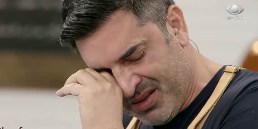 Após cair no choro ao vivo, Edu Guedes é derrubado na Band e substituto assume às pressas: "Foi necessário" Após cair no choro ao vivo, Edu Guedes é derrubado na Band e substituto assume às pressas: "Foi necessário"
