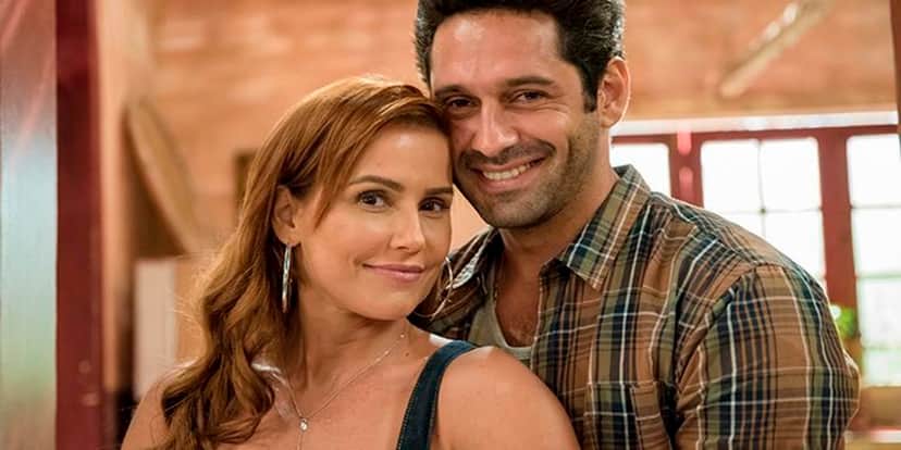 João Baldasserini dá vida ao caipira Zézinho na novela "Salve-Se Quem Puder", onde faz parte romântico com a musa Deborah Secco (Foto: Reprodução / TV Globo) João Baldasserini dá vida ao caipira Zézinho na novela "Salve-Se Quem Puder", onde faz parte romântico com a musa Deborah Secco (Foto: Reprodução / TV Globo)