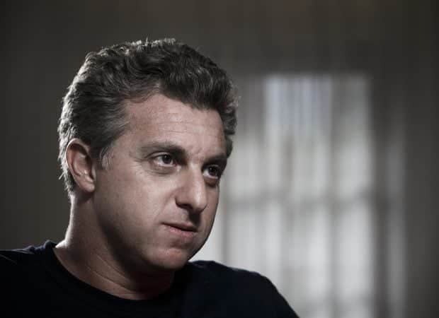 Luciano Huck acaba "traído" por Angélica, que anuncia encerramento e tem outro anunciado ao Brasil após 24 anos Luciano Huck acaba "traído" por Angélica, que anuncia encerramento e tem outro anunciado ao Brasil após 24 anos