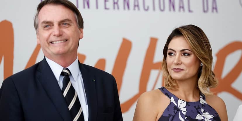 Michelle Bolsonaro tem mensagens íntimas com famoso vazadas e escândalo é confirmado: "Traição" Michelle Bolsonaro tem mensagens íntimas com famoso vazadas e escândalo é confirmado: "Traição"