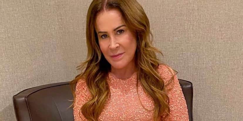 Zilu surge só de lingerie aos 63, escandaliza com tatuagem íntima exposta e deixa parte gigante pra fora Zilu surge só de lingerie aos 63, escandaliza com tatuagem íntima exposta e deixa parte gigante pra fora