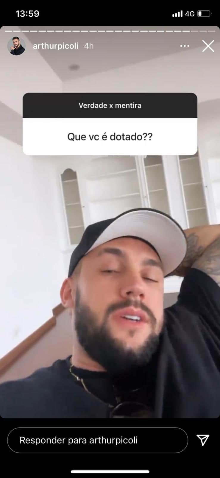 Arthur Picoli brinca com tamanho de parte íntima nas redes sociais (Reprodução) Arthur Picoli brinca com tamanho de parte íntima nas redes sociais (Reprodução)