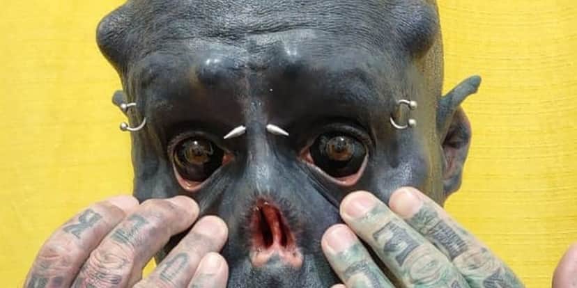 Caveira vive com o nariz mutilado e corpo quase todo tatuado (Foto: Reprodução) Caveira vive com o nariz mutilado e corpo quase todo tatuado (Foto: Reprodução)