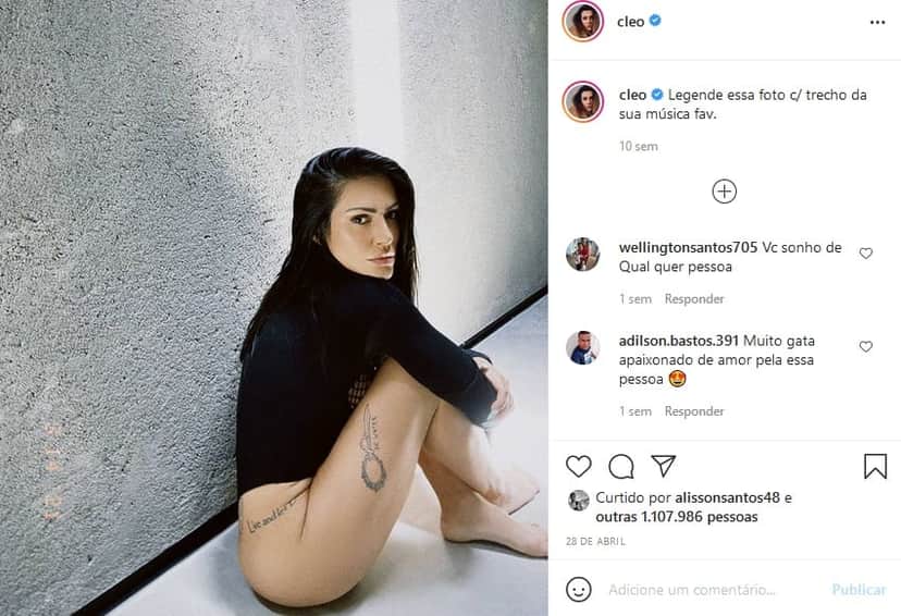 Cleo sem calcinha, fazendo a alegra dos marmanjos (Imagem: Reprodução) Cleo sem calcinha, fazendo a alegra dos marmanjos (Imagem: Reprodução)