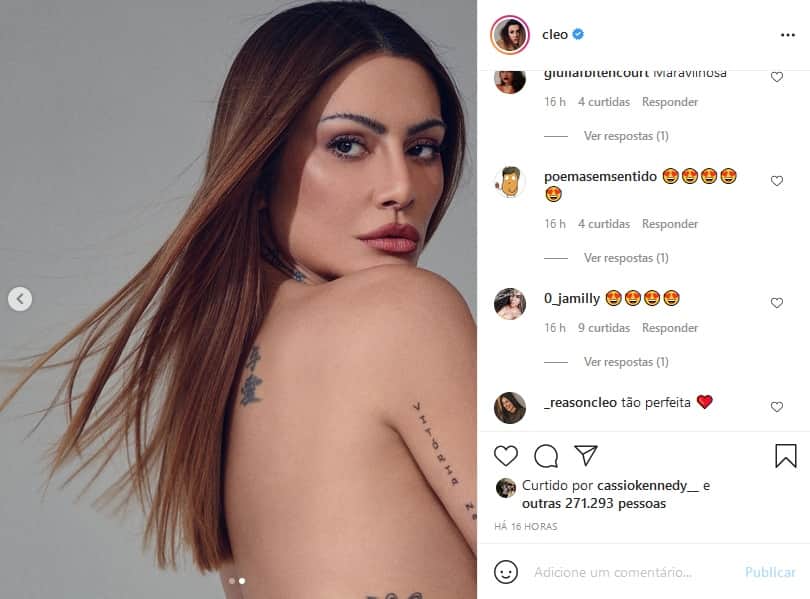 Cleo em foto com os seios de fora (Imagem: Reprodução) Cleo em foto com os seios de fora (Imagem: Reprodução)